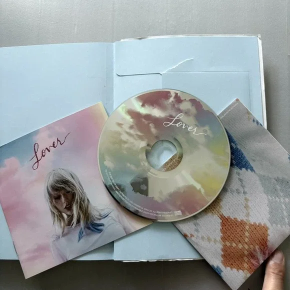 Lover [Deluxe Journal Edition Version 3] by Taylor Swift w Diary : Used - Picture 8 of 10